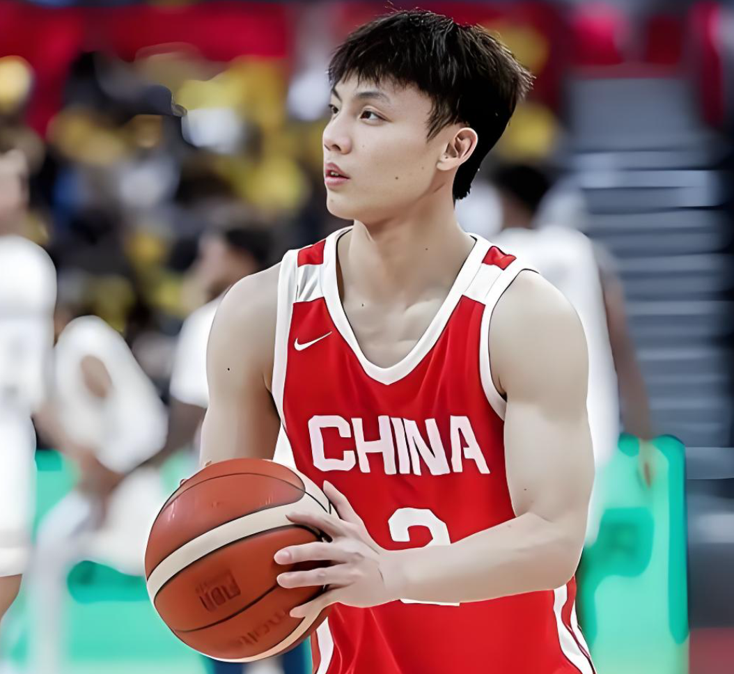 开云APP-晚上10点！中国男篮最新大名单出炉：徐杰和庞峥麟入选，周琦无缘