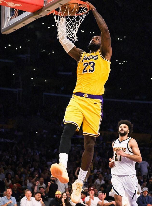 开云APP-127-125！东契奇三双+加时绝杀，湖人险胜掘金，5连胜升西部第3